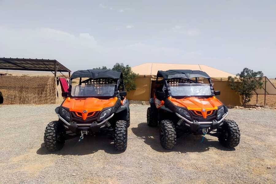 在 Desert Agafay 乘坐越野车