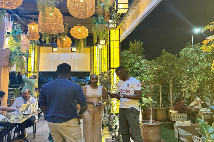 日落时分在阿加菲沙漠骑骆驼，在马拉喀什的 Chouf L'Or 餐厅享用晚餐