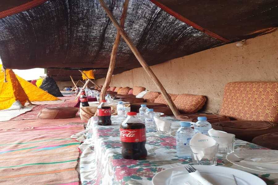 日落时分在阿加菲沙漠骑骆驼，在马拉喀什的 Chouf L'Or 餐厅享用晚餐