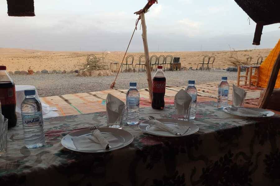 日落时分在阿加菲沙漠骑骆驼，在马拉喀什的 Chouf L'Or 餐厅享用晚餐