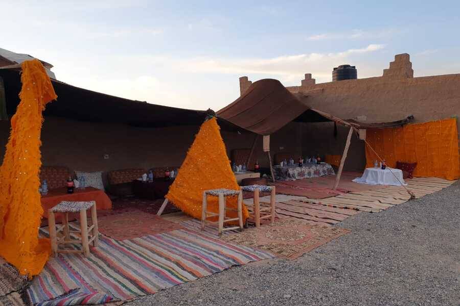 日落时分在阿加菲沙漠骑骆驼，在马拉喀什的 Chouf L'Or 餐厅享用晚餐