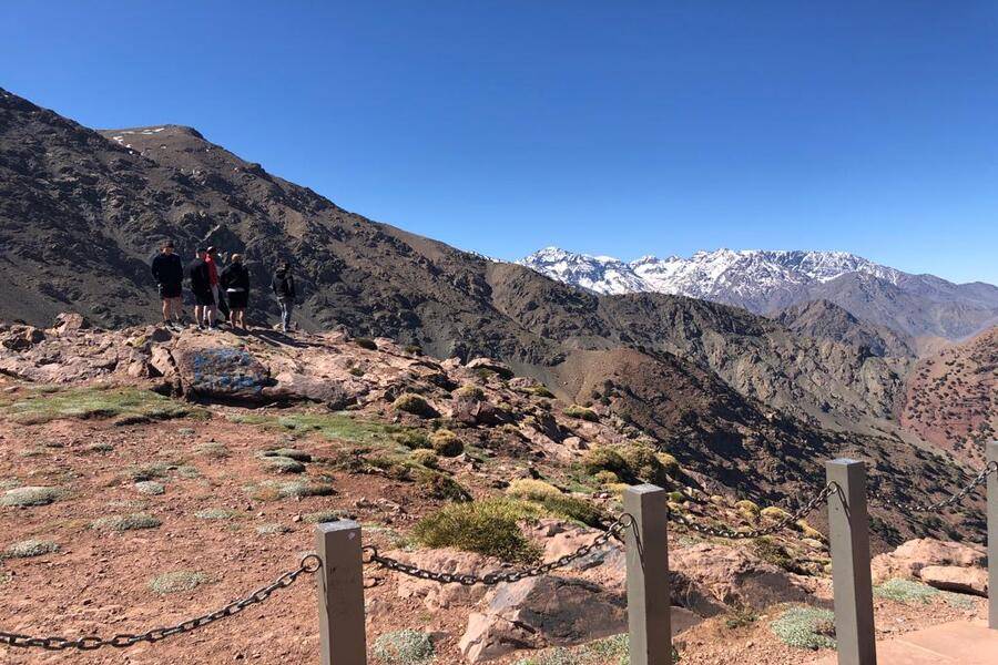 从马拉喀什到阿特拉斯山和柏柏尔村的自行车之旅